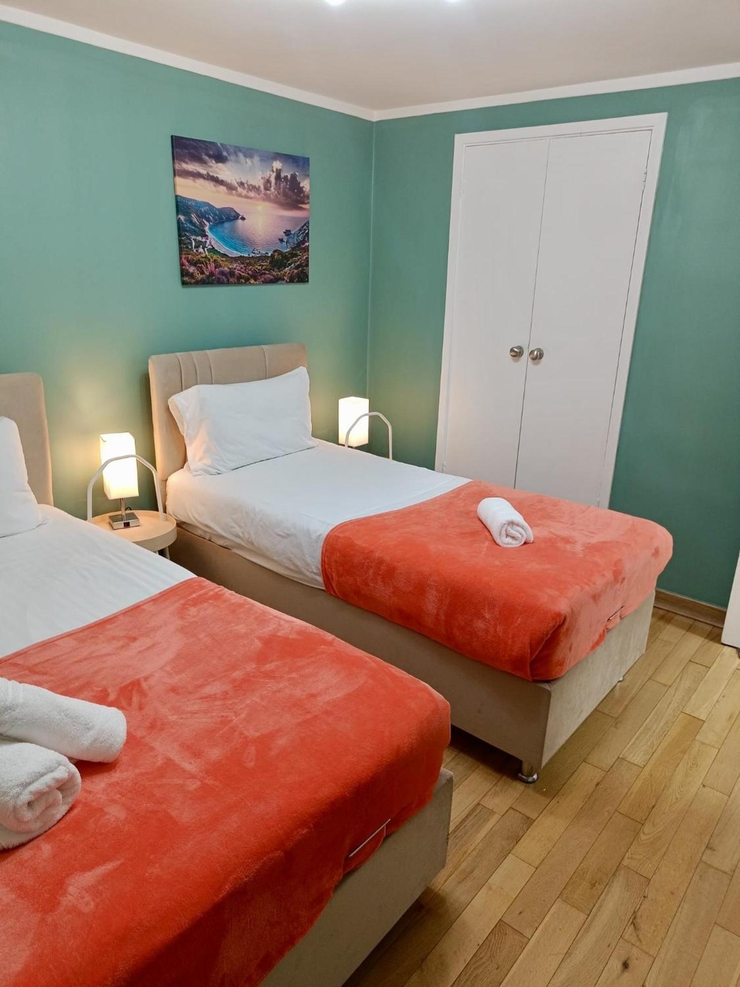 Deluxe Apartment - 1 Min Away From Camden Market And Station London Bagian luar foto